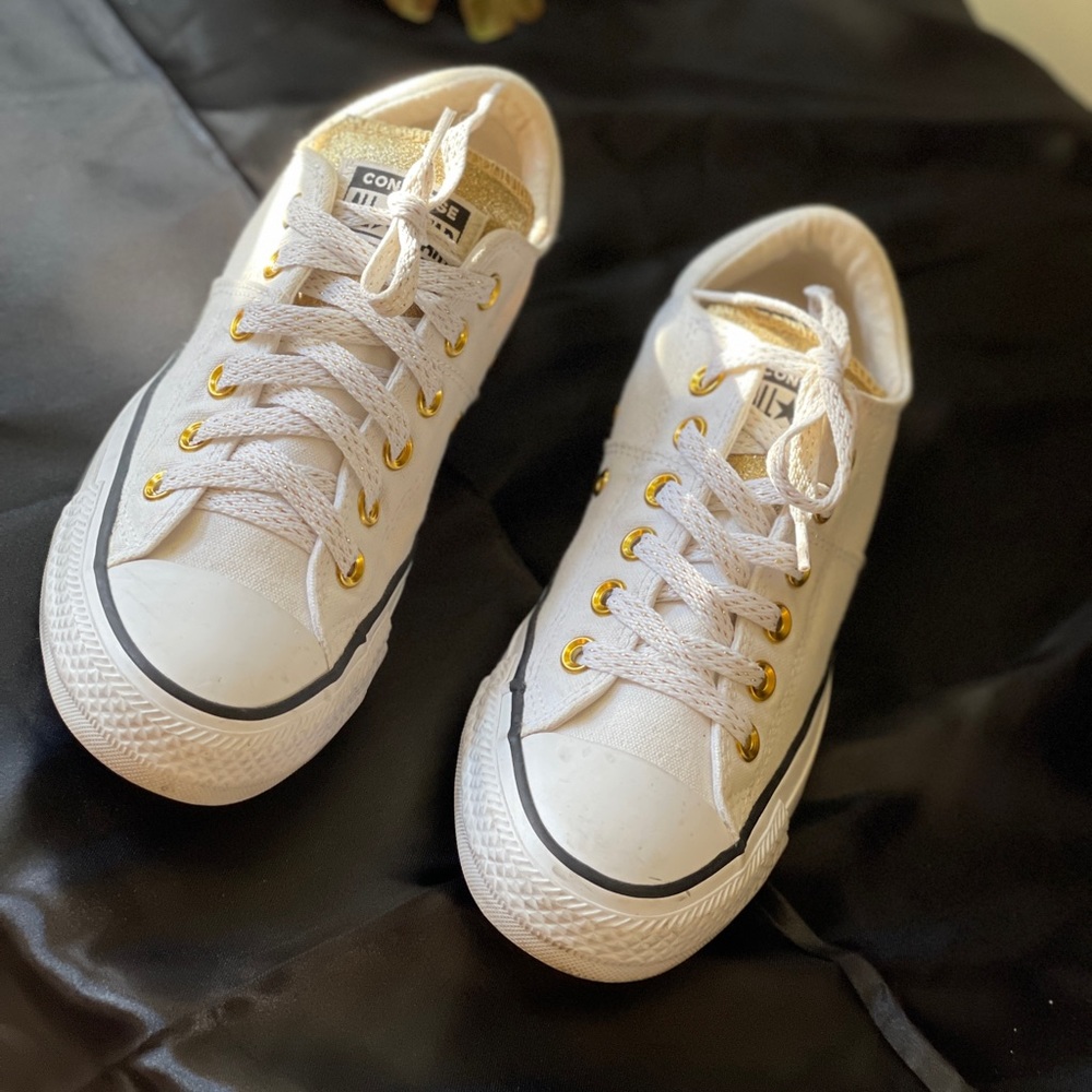 Ladies converse sneakers